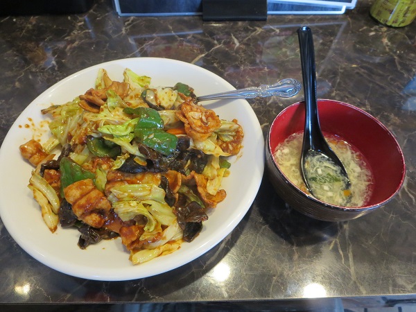 台湾料理天和の回鍋肉飯の全体画像。