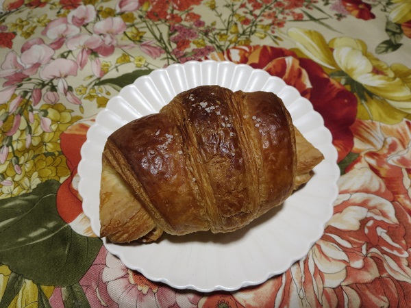 あんですの塩バターあんクロの全体画像。