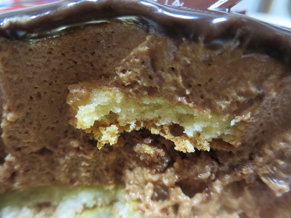 シュガーシャックのキャラメルチョコレートの断面の近影画像。