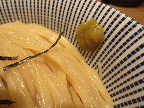 鯛塩そば 灯花の淡麗塩つけ麺の柚子胡椒の近影画像。