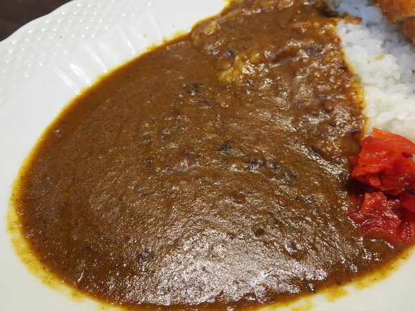 星野珈琲店のカツカレーのカレーの近影画像