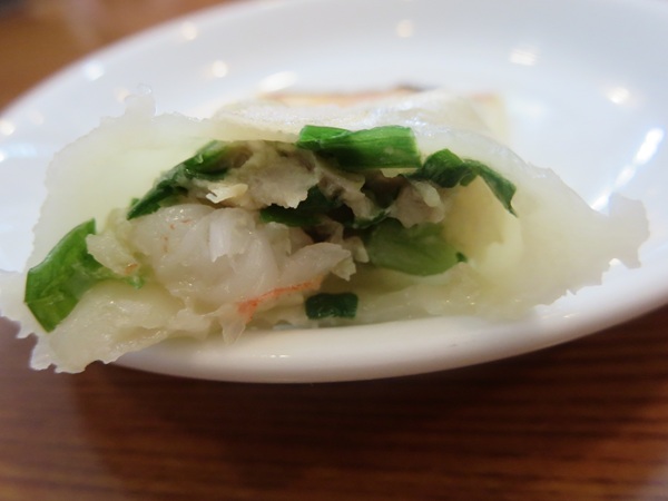 チャイナ厨房の特製棒餃子の断面の近影画像。