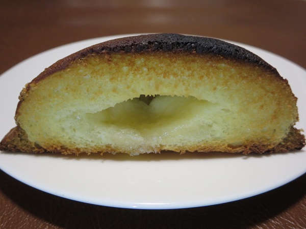 SANBON BAKERYのコーヒーマドレードームのトースト後の断面の近影画像。