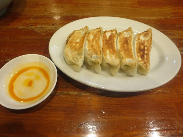 らぁめん美春の北海道餃子の全体画像。
