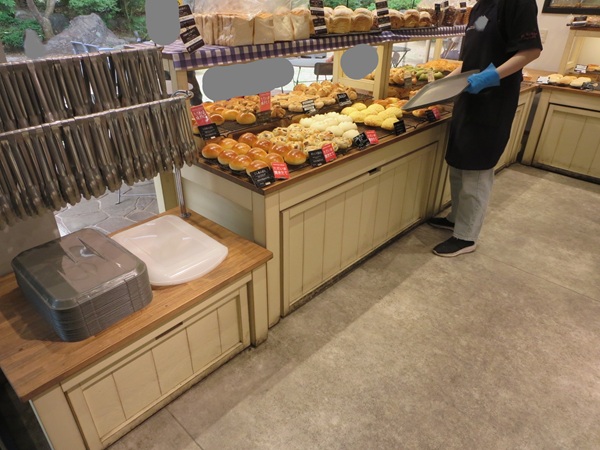 BAKERY＆cafe辰巳俱楽部の店内の様子。