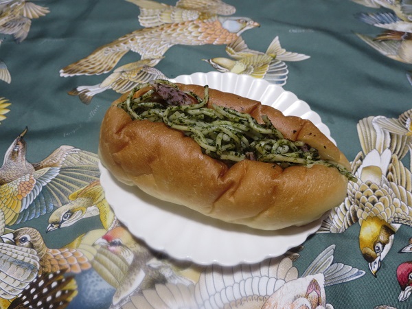 てるパンの行徳焼きそばの全体画像。