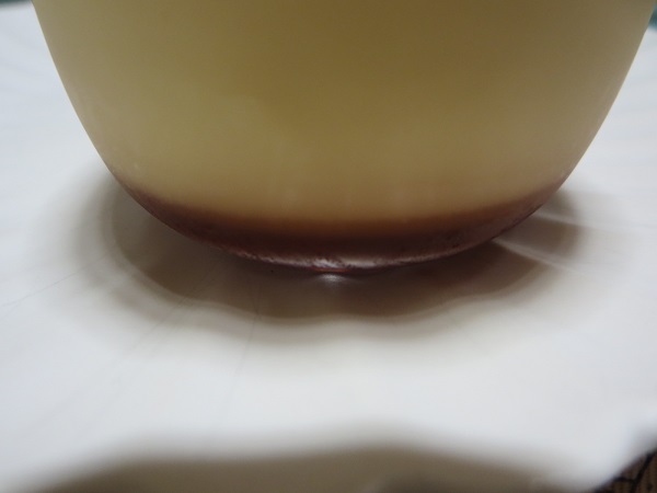 ケーキハウス 赤とんぼの赤とんぼプリンの底のカラメルの近影画像。