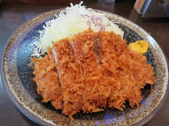 とんかつ きむらのロースかつ（大）定食の近影。