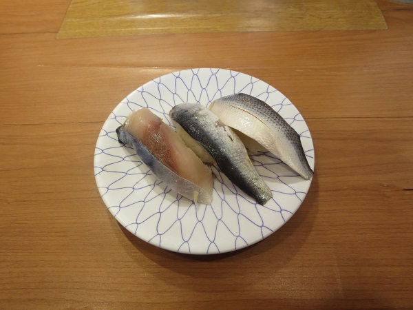 南房総やまと寿司の〆物３貫の全体画像。