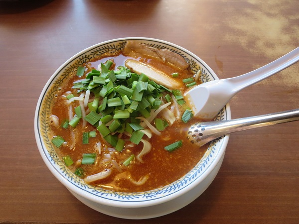 丸源ラーメンの熟成味噌ラーメンの全体画像。