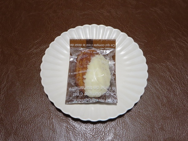 菓子工房 雅のホワイトチョコマドレーヌの全体画像。