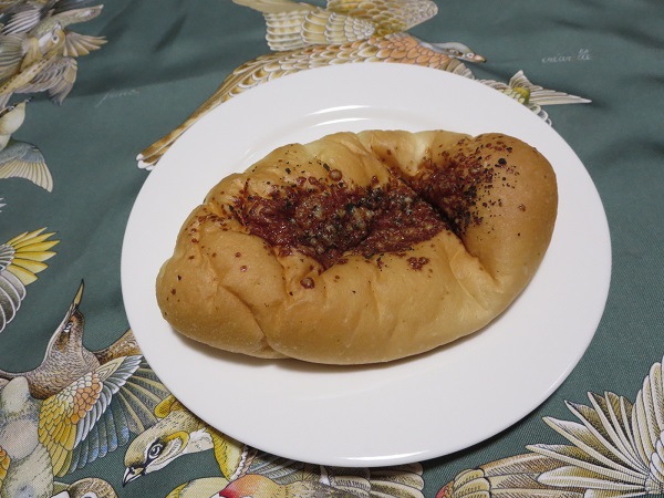 手作りほかふかパン メルシーのラタトゥユカルッツォーネの全体画像。