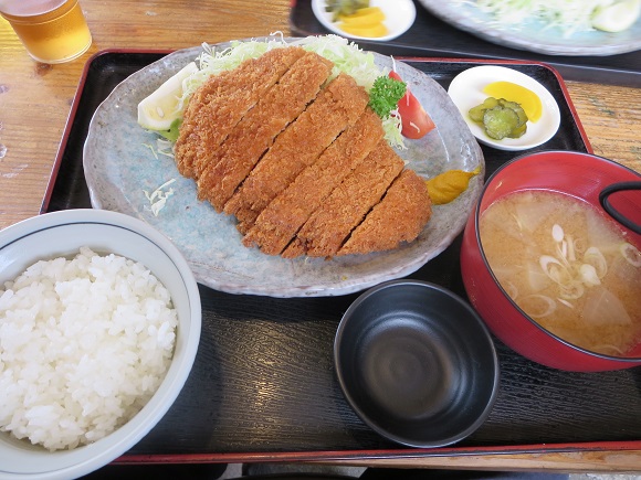 特大ロースカツ定食の姿見