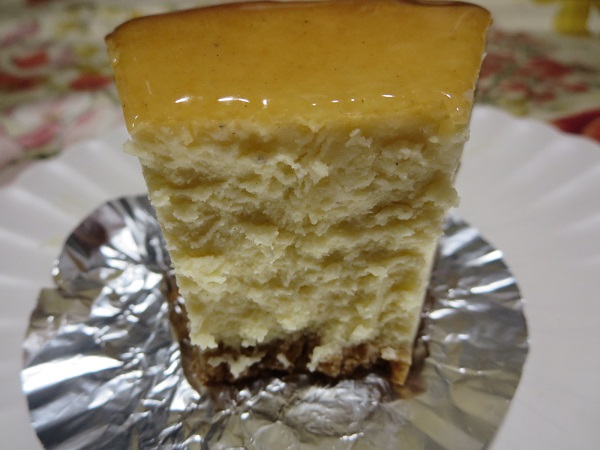 シューベルトのチーズケーキの断面の近影画像。