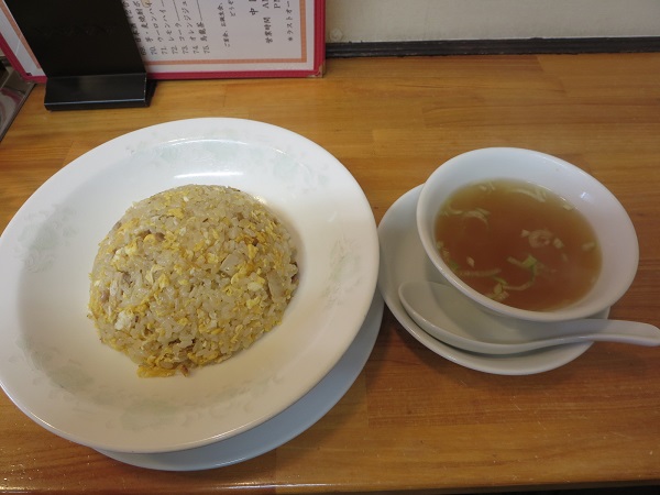 中国料理天新の炒飯の全体画像。