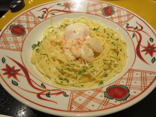 洋麺屋 五右衛門（紅ズワイガニと帆立のクリームソース温泉卵添え）