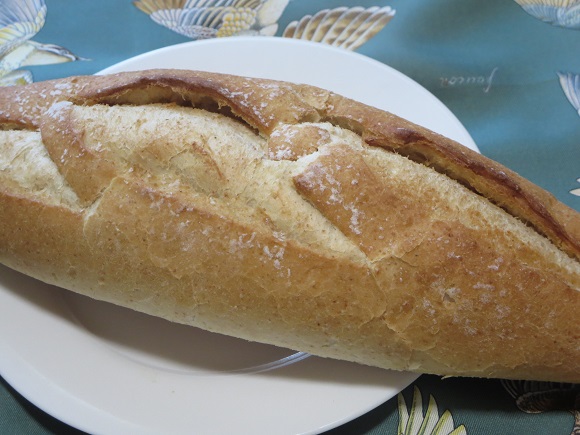 VIE DE FRANCEの全粒粉入りフランスパンの近影。