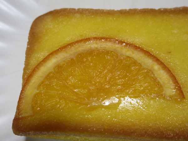忠三櫻本舗のケークオレンジの近影画像。