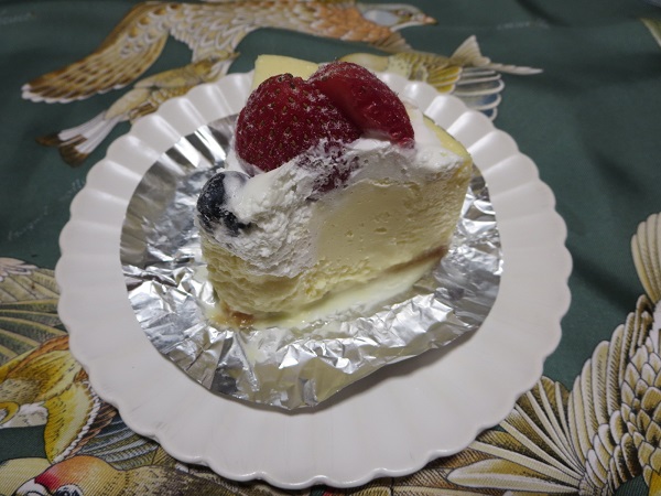 ケーキハウス 赤とんぼの濃厚すぎる焼きチーズの全体画像。