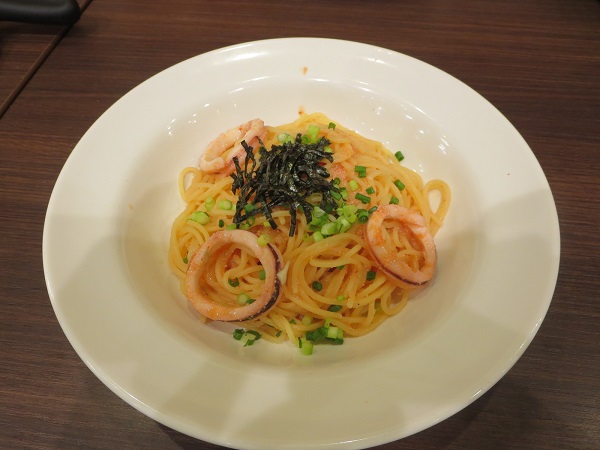 ポポラマーマのイカと熟成明太子バター仕立ての全体画像。
