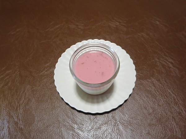 モロゾフのいちごとマスカルポーネのプリンの全体画像。
