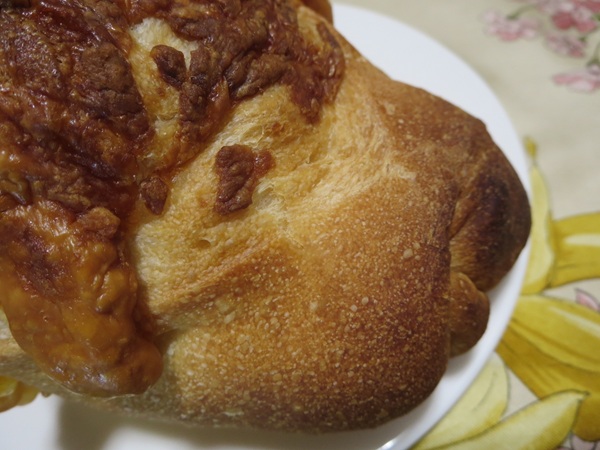 パンとお菓子の店 toco tocoのチーズフランスの近影画像。