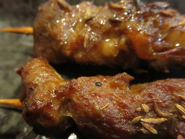 四川の風のラム肉串の近影写真。