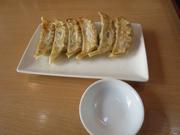 中華ダイニング 味遊の焼き餃子の全体写真。