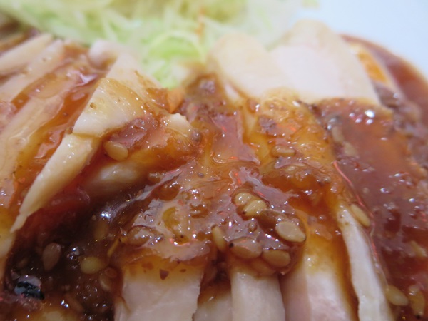 聚福順のバンバンジーのタレの近影画像。
