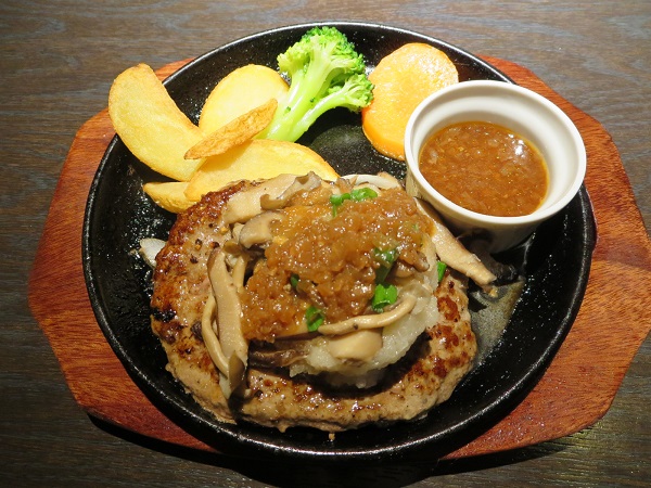 馬車道の和風ビーフハンバーグの全体画像。