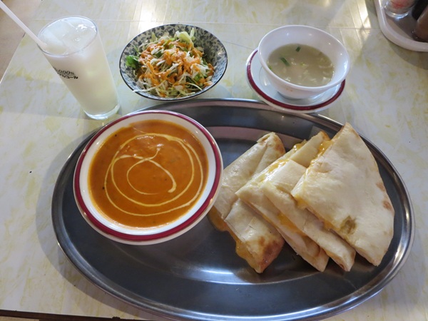 SATHIのチーズナンセットの全体画像。