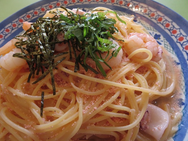 パステルイタリアーナの海老とヤリイカの明太子和風バターの近影画像。