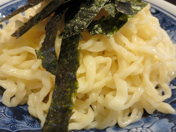 光そばの特製つけ麺の麺の近影画像。