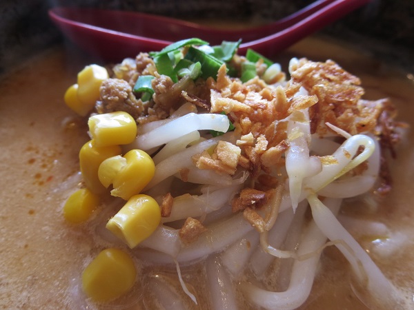 蔵出し味噌麺場 喜久屋の北海道味噌らーめん（ハーフ）の具材の近影画像。