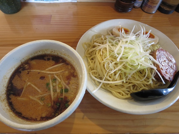 らーめん味来の味噌つけ麺の全体画像。