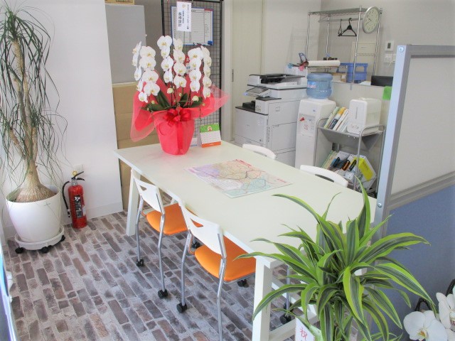 経験豊富なスタッフが、皆様のご来店をお待ちしています。