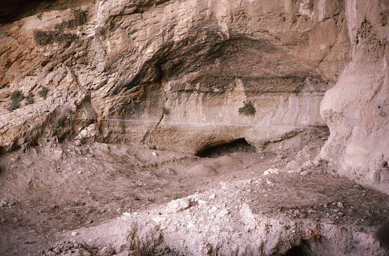 ドゥアラ洞窟内部１：発掘前