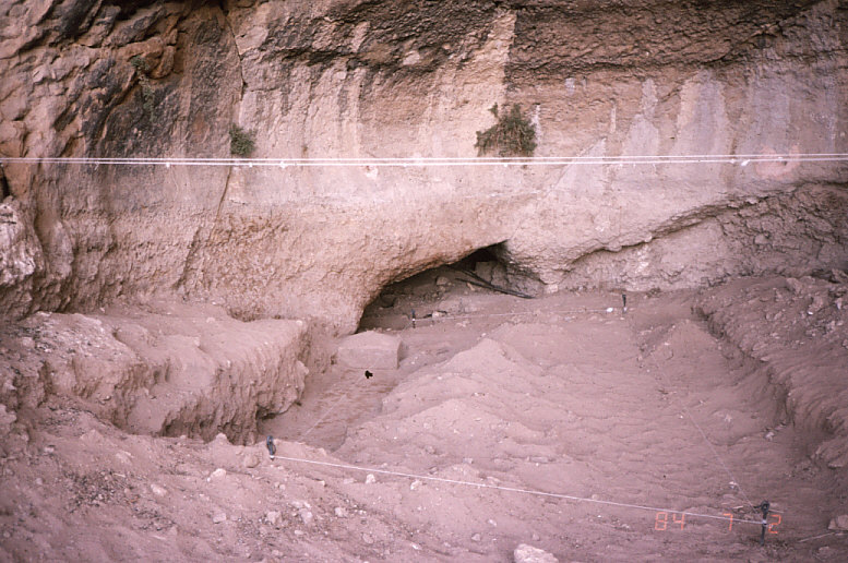 ドゥアラ洞窟内部２：発掘前