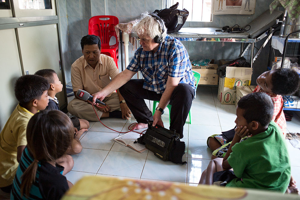 Kinder als Opfer des Menschenhandels. Interview in Kambodscha 3.2015 Foto Roland Schmid