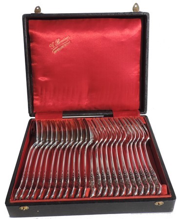 Ménagère en argent 700 €