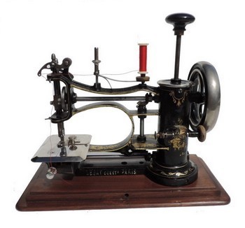 Machine à coudre LEGAT 400 €