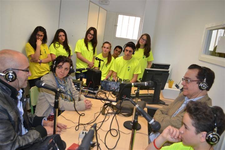 Ya que teníamos a estas ilustres personas decidimos... ¡entrevistarlas para el 2º programa! 