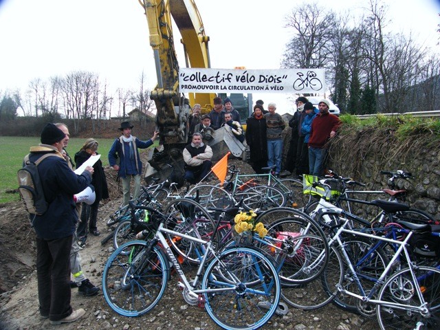 Manifestation pour une piste cyclable Die-Pont de Quart (2009)
