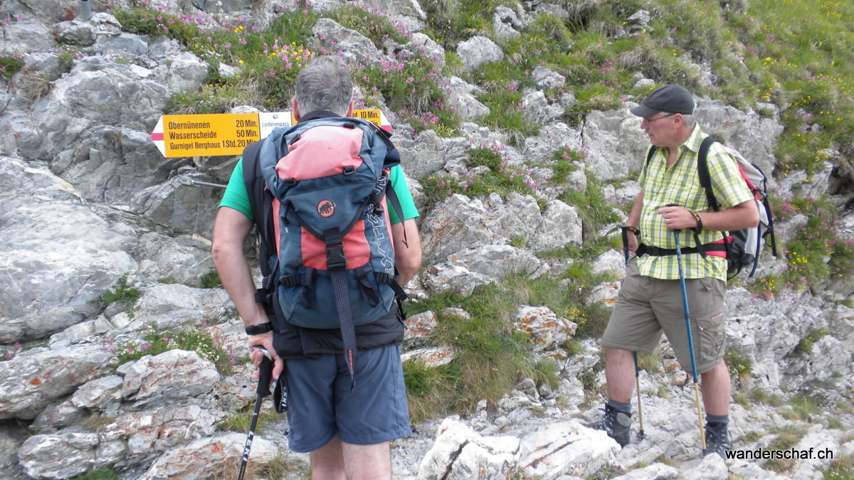 am Leiterepass entsteiden wir uns für den Abstieg zurück zum Gurnigel