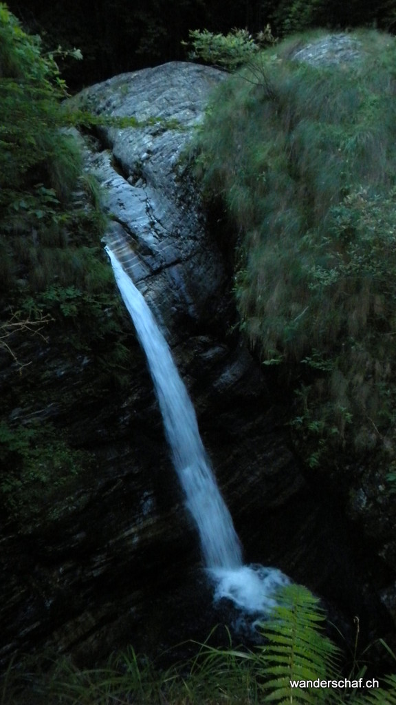 Abendspaziergang zum nahegelegnen Wasserfall