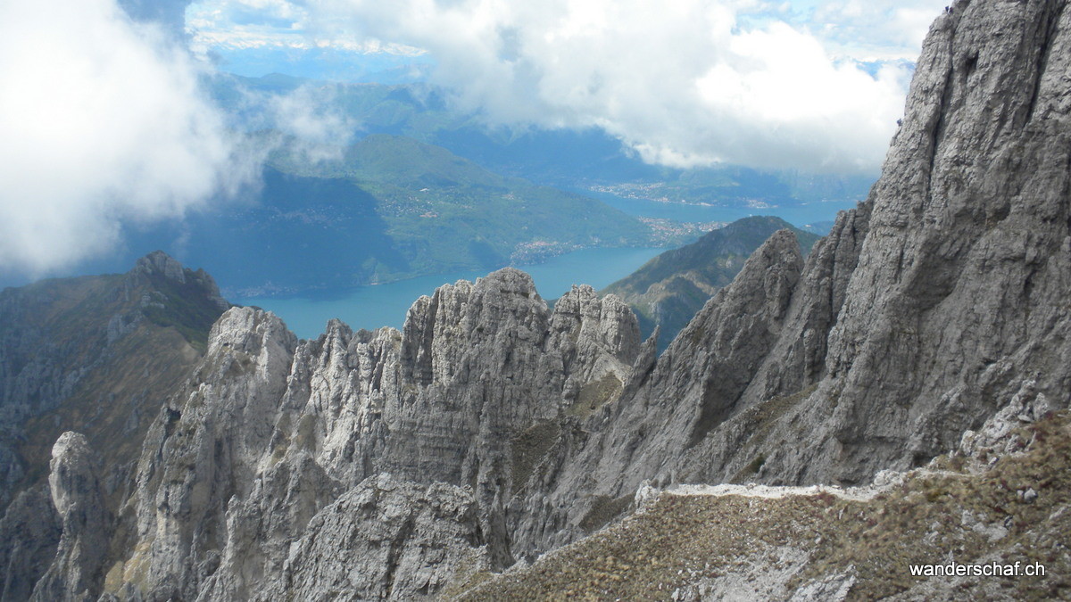 hier irgendwo schlängelt sich der Weg durch