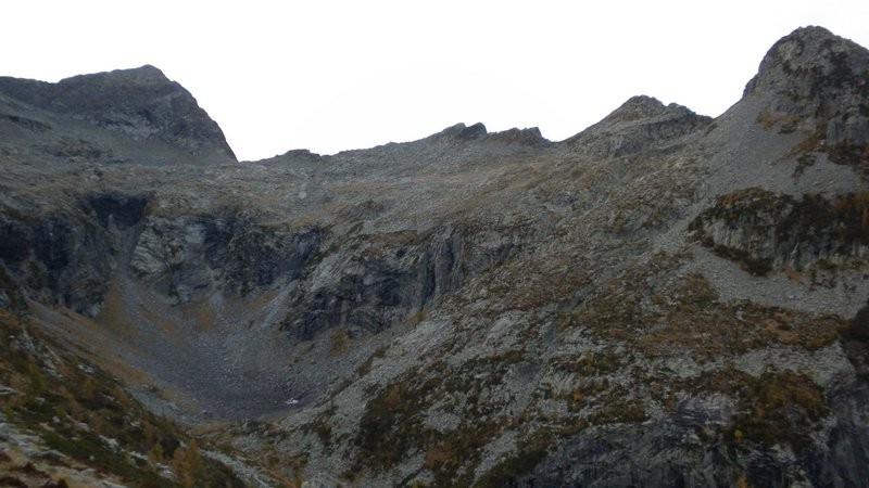 Blick zum Passo di Chent und den Abstieg vom Vortag