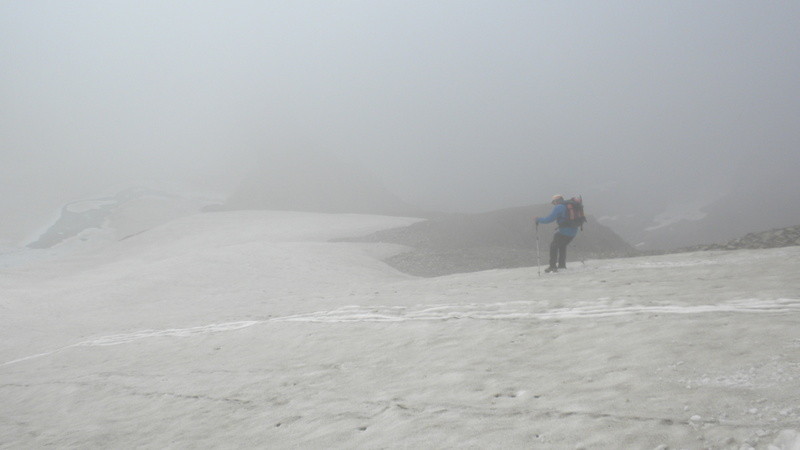 Schneefelder verkürzen uns den Abstieg zum Rifugio Claudio & Bruno runter