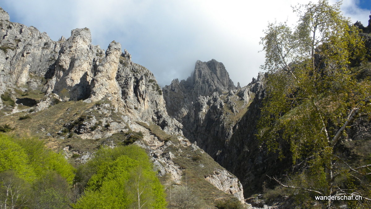 die ersten eindrücklichen Kalktürme der Grignetta in Sicht
