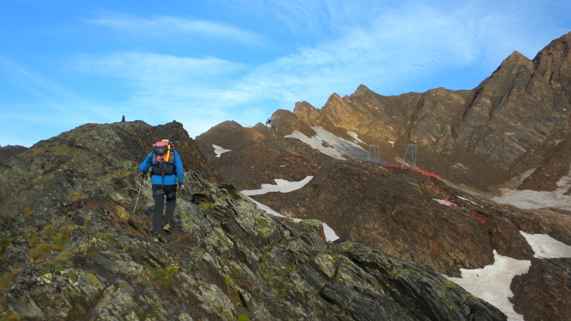 im Aufsteig Richtung Passo dei Camosci (Couloir oberhalb der 2 Skiliftmasten)